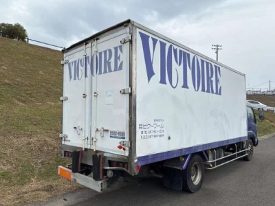 Toyota DYNA  с аукциона в Японии