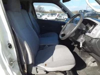 Toyota HIACE VAN лот № 30075 оценка 3  с аукциона в Японии 7