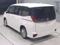 Toyota NOAH лот № 30070 оценка 4  с аукциона в Японии 5