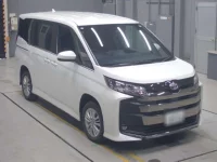 Toyota NOAH лот № 30072 оценка 3  с аукциона в Японии 4