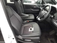 Toyota NOAH лот № 30072 оценка 3  с аукциона в Японии 7