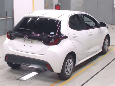 Toyota YARIS  с аукциона в Японии