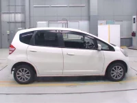 Honda FIT лот № 30017 оценка 3.5  с аукциона в Японии 2