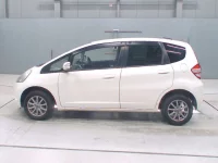 Honda FIT лот № 30017 оценка 3.5  с аукциона в Японии 3