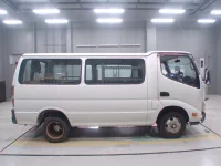 Toyota DYNA лот № 30205 оценка 3.5  с аукциона в Японии 2