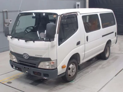 Toyota DYNA  с аукциона в Японии