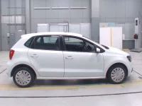 Volkswagen POLO лот № 30338 оценка 4.5  с аукциона в Японии 2