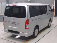 Toyota HIACE VAN лот № 30270 оценка 3.5  с аукциона в Японии 1