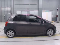 Toyota VITZ лот № 30373 оценка 3.5  с аукциона в Японии 2
