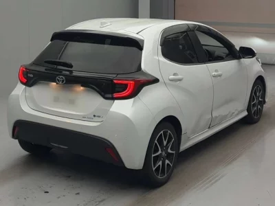Toyota YARIS  с аукциона в Японии