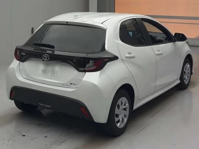 Toyota YARIS  с аукциона в Японии