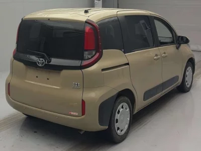 Toyota SIENTA  с аукциона в Японии