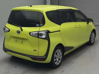 Toyota SIENTA  с аукциона в Японии