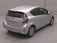 Toyota AQUA лот № 6069 оценка 4  с аукциона в Японии 1