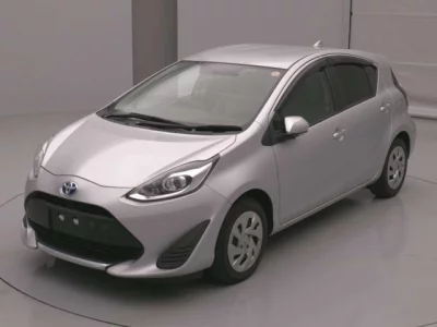 Toyota AQUA  с аукциона в Японии
