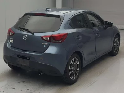 Mazda DEMIO  с аукциона в Японии
