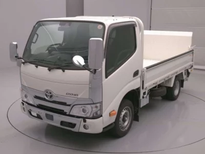 Toyota DYNA  с аукциона в Японии