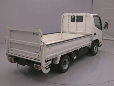Toyota DYNA  с аукциона в Японии