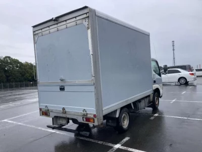 Toyota DYNA  с аукциона в Японии