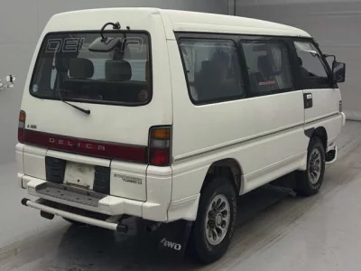 Mitsubishi DELICA WAGON
