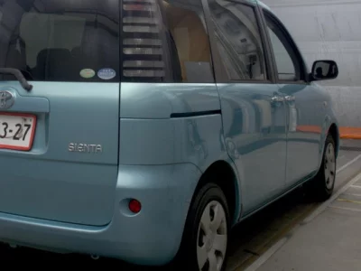 Toyota SIENTA  с аукциона в Японии