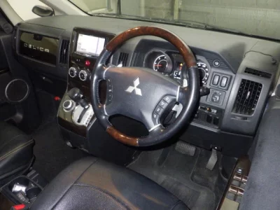 Mitsubishi DELICA D5