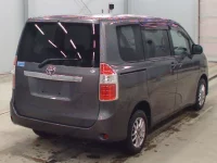 Toyota NOAH лот № 5514 оценка R  с аукциона в Японии 1