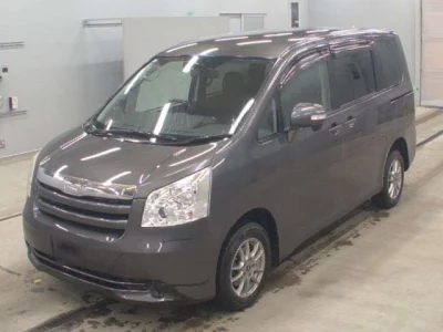 Toyota NOAH  с аукциона в Японии