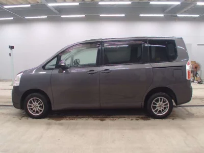Toyota NOAH  с аукциона в Японии