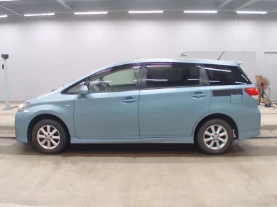 Toyota WISH  с аукциона в Японии