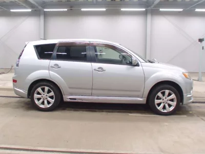 Mitsubishi OUTLANDER  с аукциона в Японии