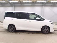 Toyota VOXY лот № 3196 оценка 3  с аукциона в Японии 2
