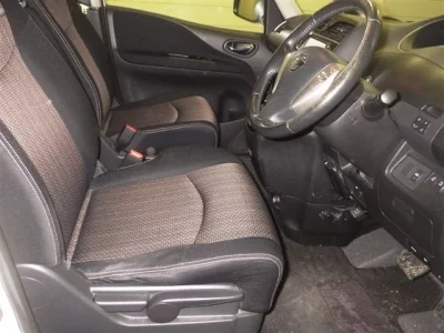 Nissan SERENA  с аукциона в Японии
