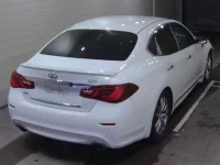 Nissan FUGA лот № 1073 оценка R  с аукциона в Японии 1