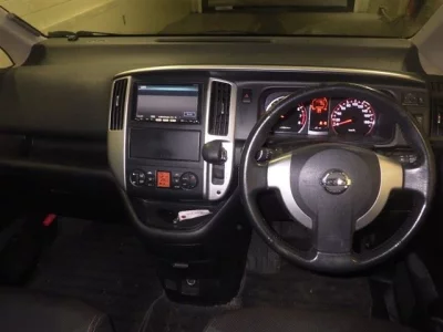 Nissan SERENA  с аукциона в Японии