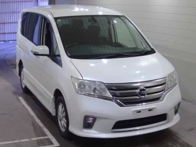 Nissan SERENA  с аукциона в Японии