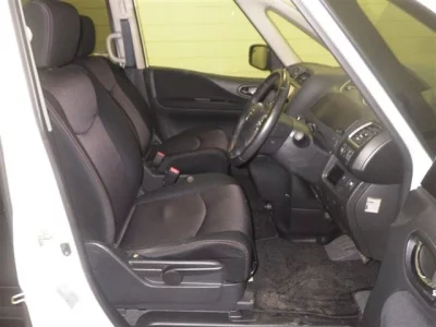 Nissan SERENA  с аукциона в Японии