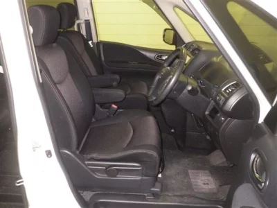 Nissan SERENA  с аукциона в Японии