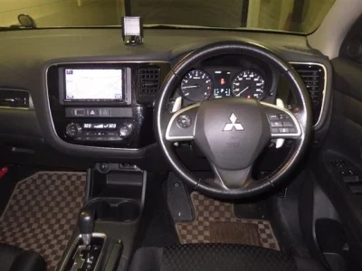 Mitsubishi OUTLANDER  с аукциона в Японии