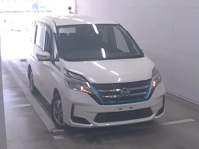 Nissan SERENA  с аукциона в Японии