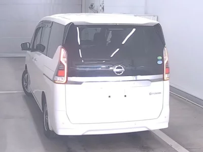 Nissan SERENA  с аукциона в Японии