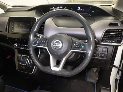 Nissan SERENA  с аукциона в Японии