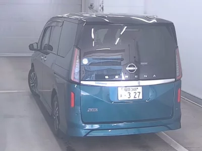 Nissan SERENA  с аукциона в Японии