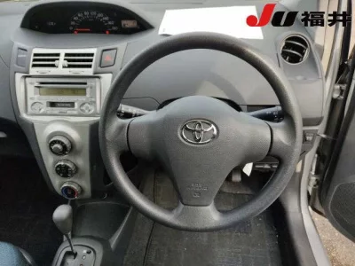Toyota VITZ  с аукциона в Японии