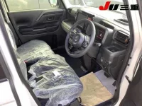 Suzuki SPACIA GEAR лот № 2514 оценка 6  с аукциона в Японии 3