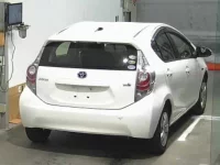 Toyota AQUA лот № 3002 оценка 3.5  с аукциона в Японии 1