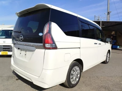 Nissan SERENA  с аукциона в Японии