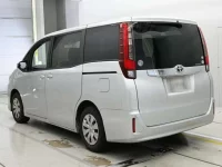 Toyota NOAH лот № 30044 оценка 3.5  с аукциона в Японии 5