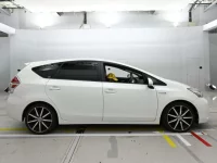Toyota PRIUS ALPHA лот № 30077 оценка R  с аукциона в Японии 2
