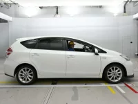 Toyota PRIUS ALPHA лот № 30087 оценка 4  с аукциона в Японии 2